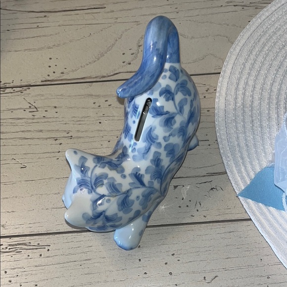 Elegant Blue and White Cat Figurine Bank - Picture 2 of 6